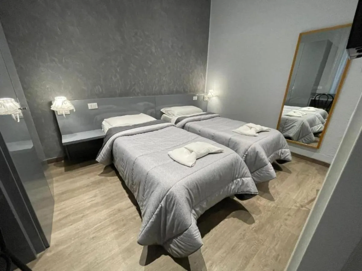 Hotel Convertini Milánó 2*,
